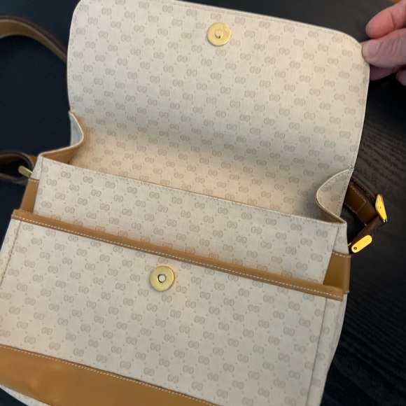 Vintage 80s Gucci Monogram Messenger Crossbody Cream Leather Micro G - Picture 3 of 12